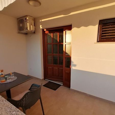 Apartment Mari Funtana Εξωτερικό φωτογραφία