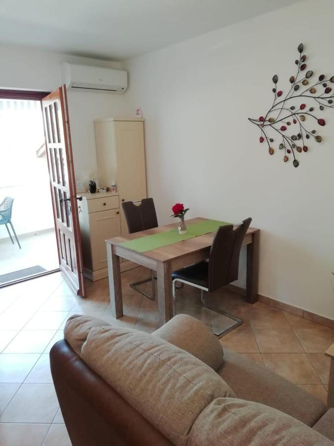 Apartment Mari Funtana Εξωτερικό φωτογραφία