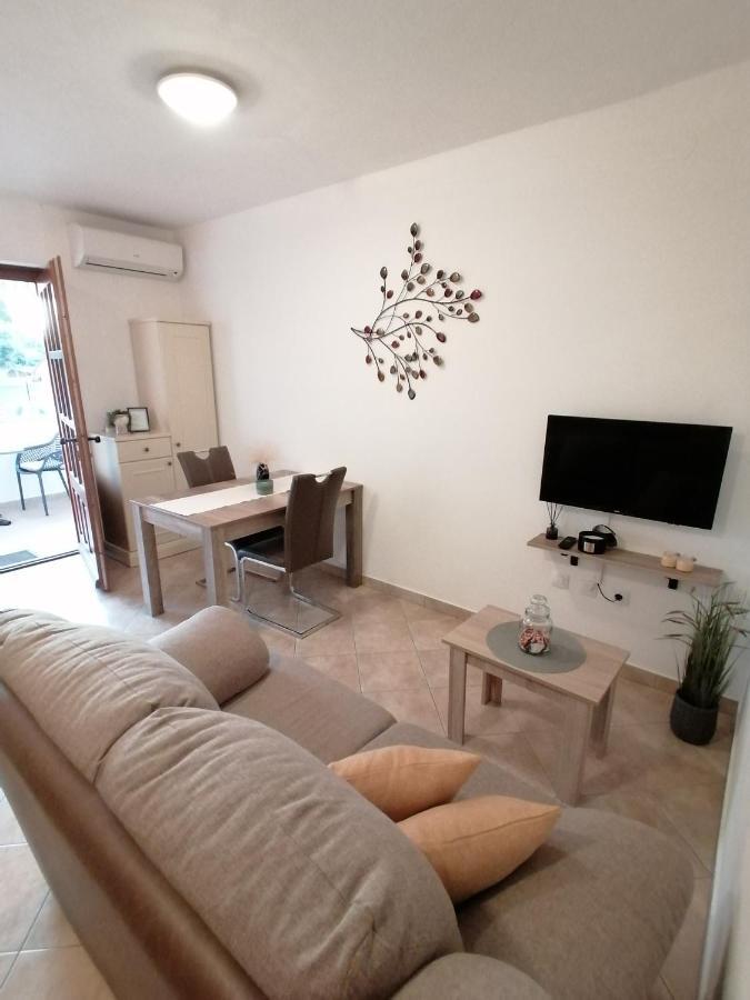 Apartment Mari Funtana Εξωτερικό φωτογραφία